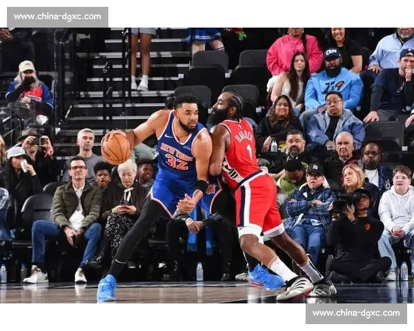 西部劲旅开拓者强势对决东部新锐黄蜂 谁将掌控比赛节奏与胜负走向